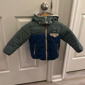PATAGONIA JACKET. TODDLER SIZE 3T. EXCELLENT CONDITION. NON SMOKING HOUSEHOLD.